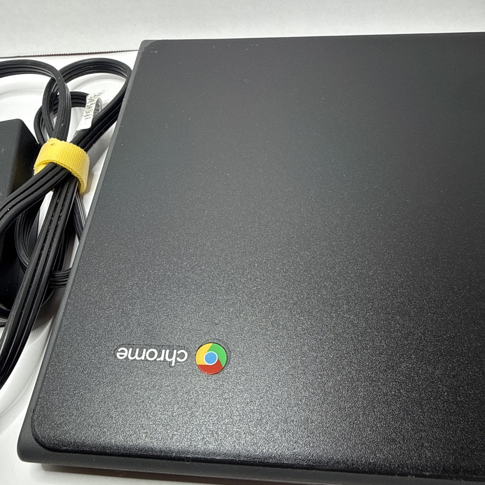 Lenovo 100e Chromebook 2nd Gen Intel N4020 4GB 32GB With Charger