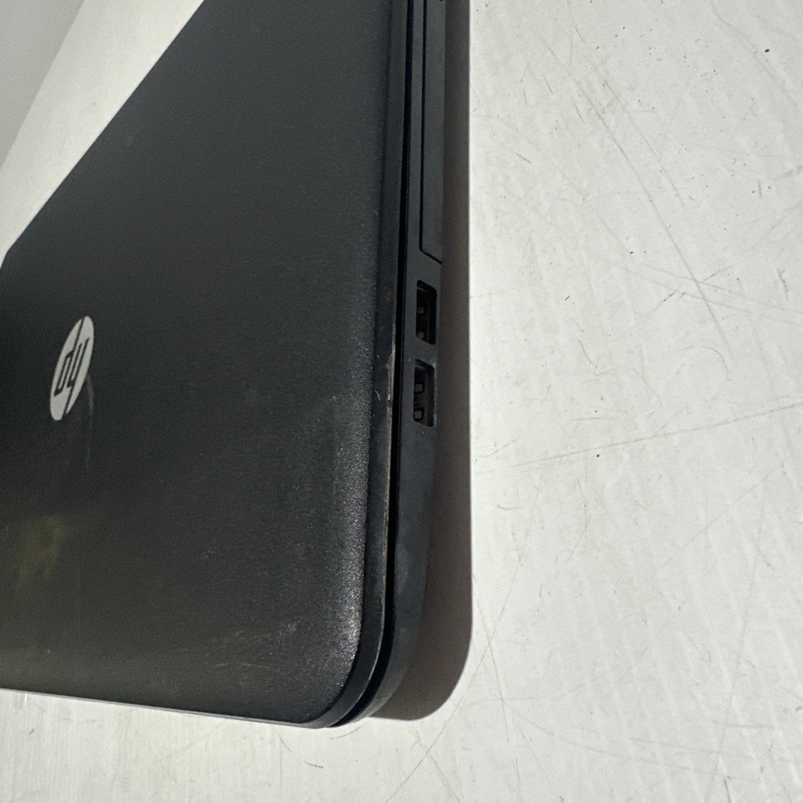 Hp 250 G3 Notebook i3-4005u 4gb Ram No Drives Boots Bios Water DMG
