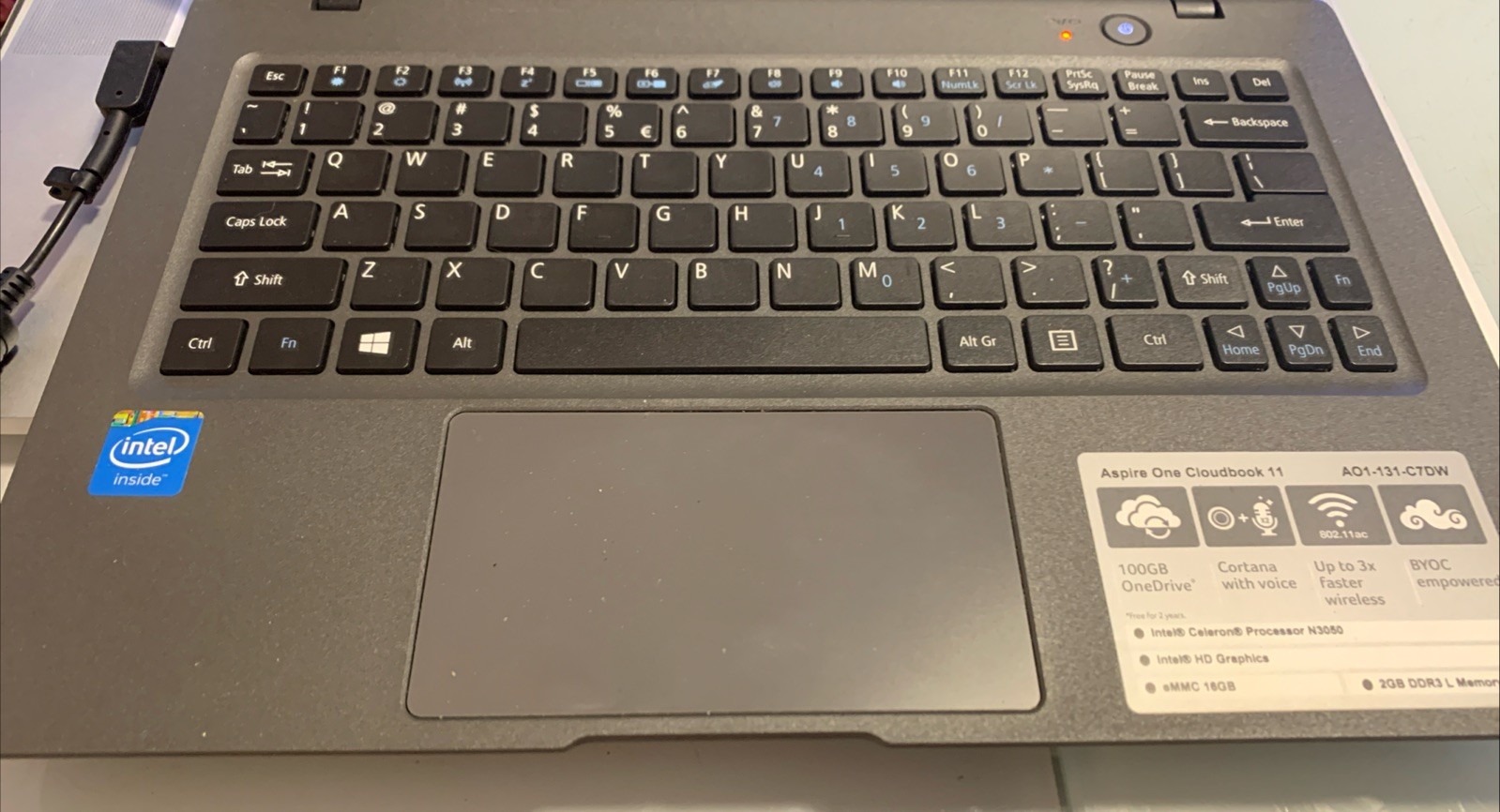 Acer Aspire One Cloudbook 11 11.6″ Intel Celeron Windows 10 with protective case