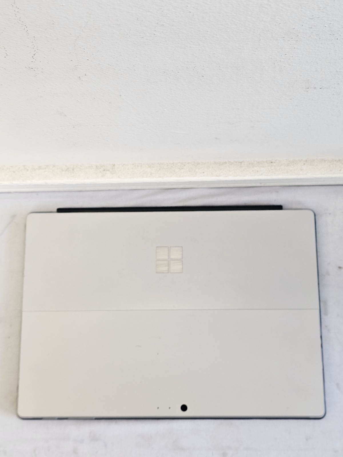 Microsoft Surface Pro 5 1796 – Intel i5 Gen 7 – 4GB RAM – 128GB SSD Win 11 READ