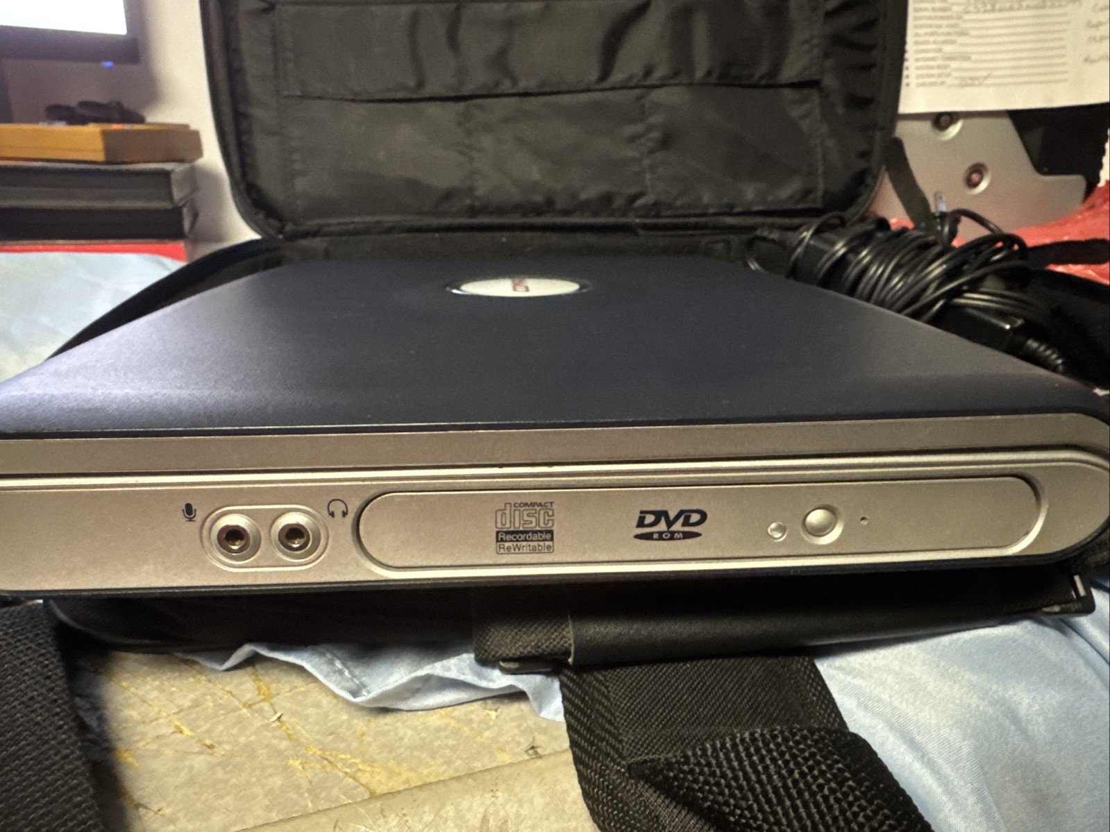 COMPAQ PRESARIO 700 14,1″ AMD DURON 600 MHz 400 MB RAM 20GB HDD WINDOWS XP !!