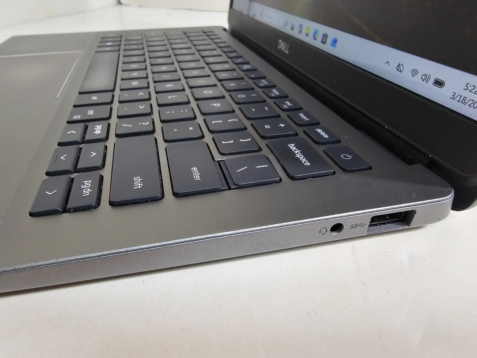 Dell Latitude 3301 Laptop – 1.8 GHz i7-8565U 8GB 256GB SSD Wi-Fi Cam 13.3″ – SP3