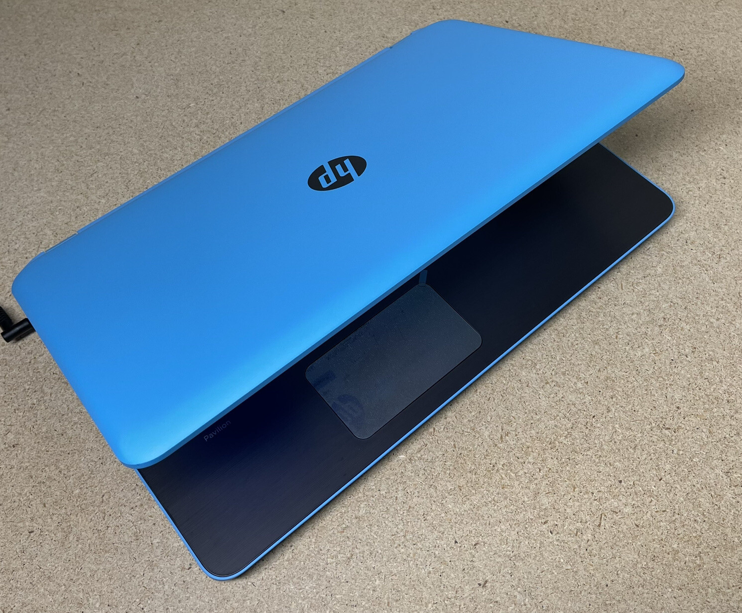 HP pavilion 17-F223NR AMD A10-5745 APU Radeon TM @ 2.10GHz 8GB RAM 1TB HDD