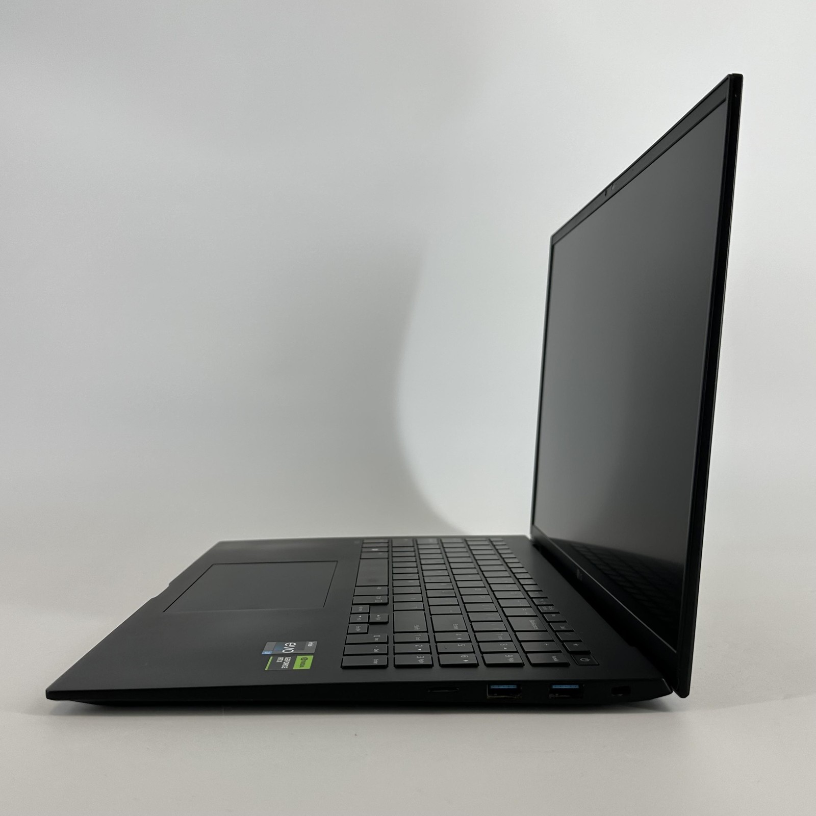 LG Gram 16 Black QHD+ 2.2 GHz i7-1360P 32GB 1TB/1TB NVIDIA RTX 3050 Good