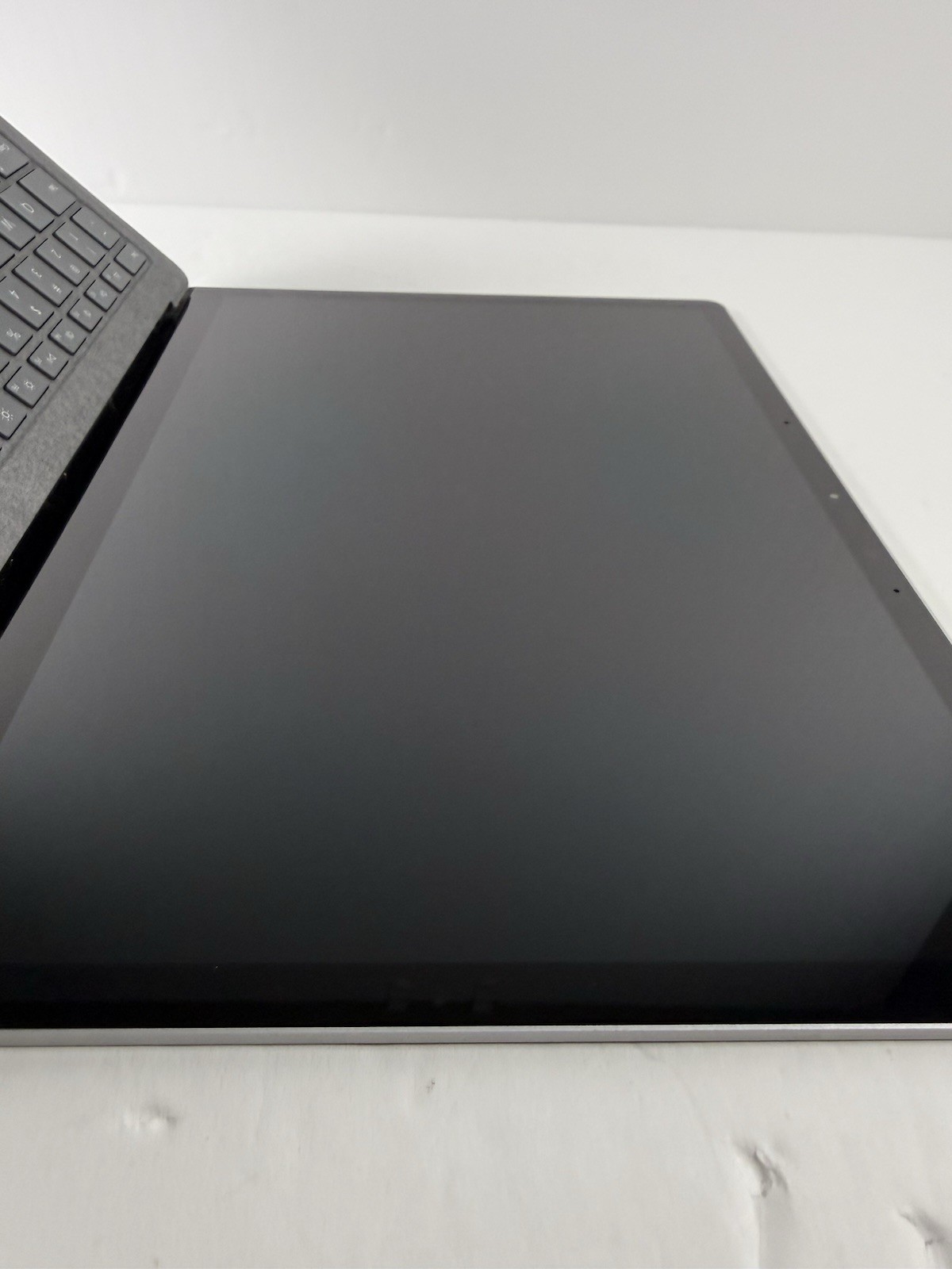 Microsoft Surface Laptop 5 13.5” 1950 Intel Core i7-1265U 16GB RAM 512GB NVME