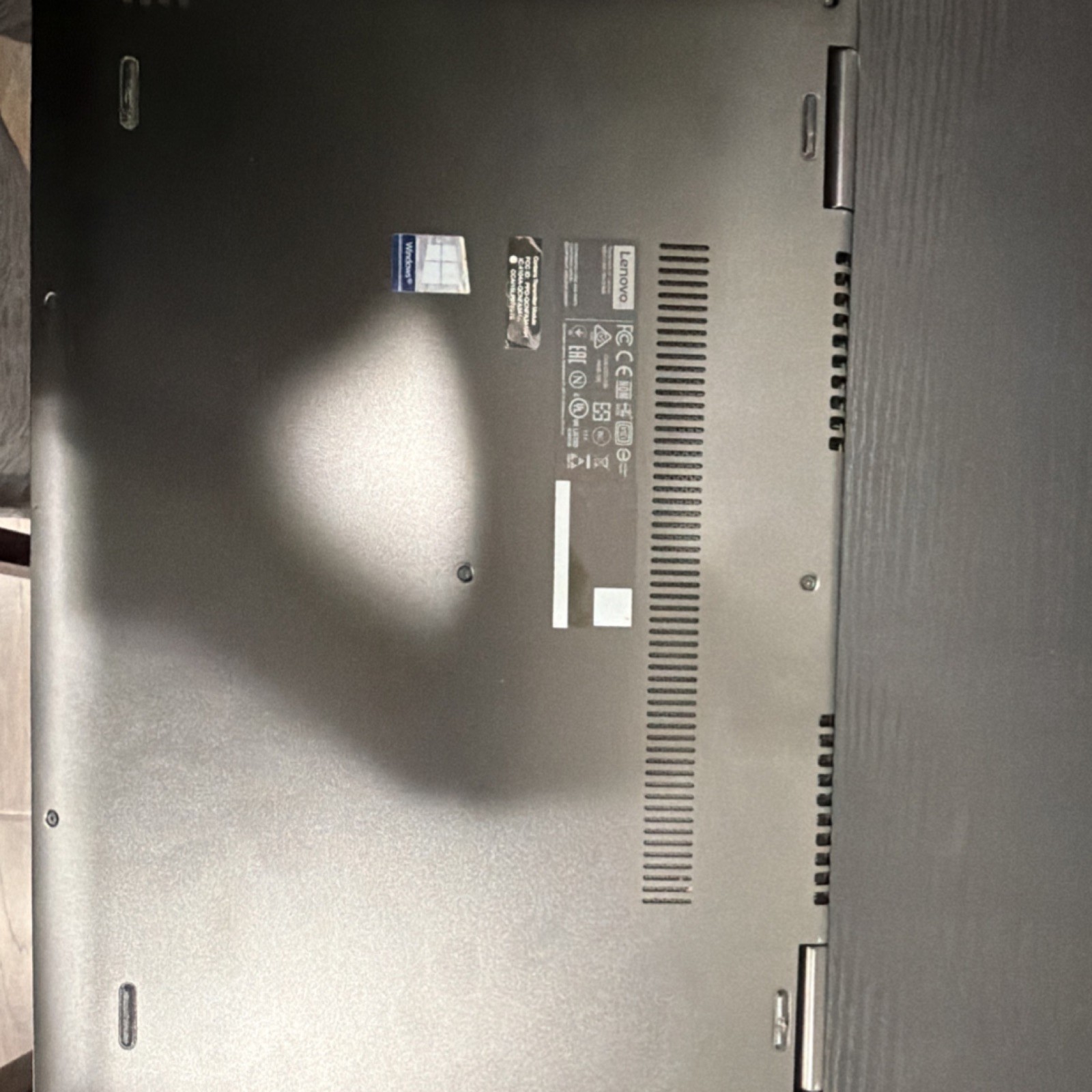 Lenovo Yoga 710-15IKB 15.6″ TouchscreenLaptop i5 8GB 238GB SSD Gray Repair/Parts