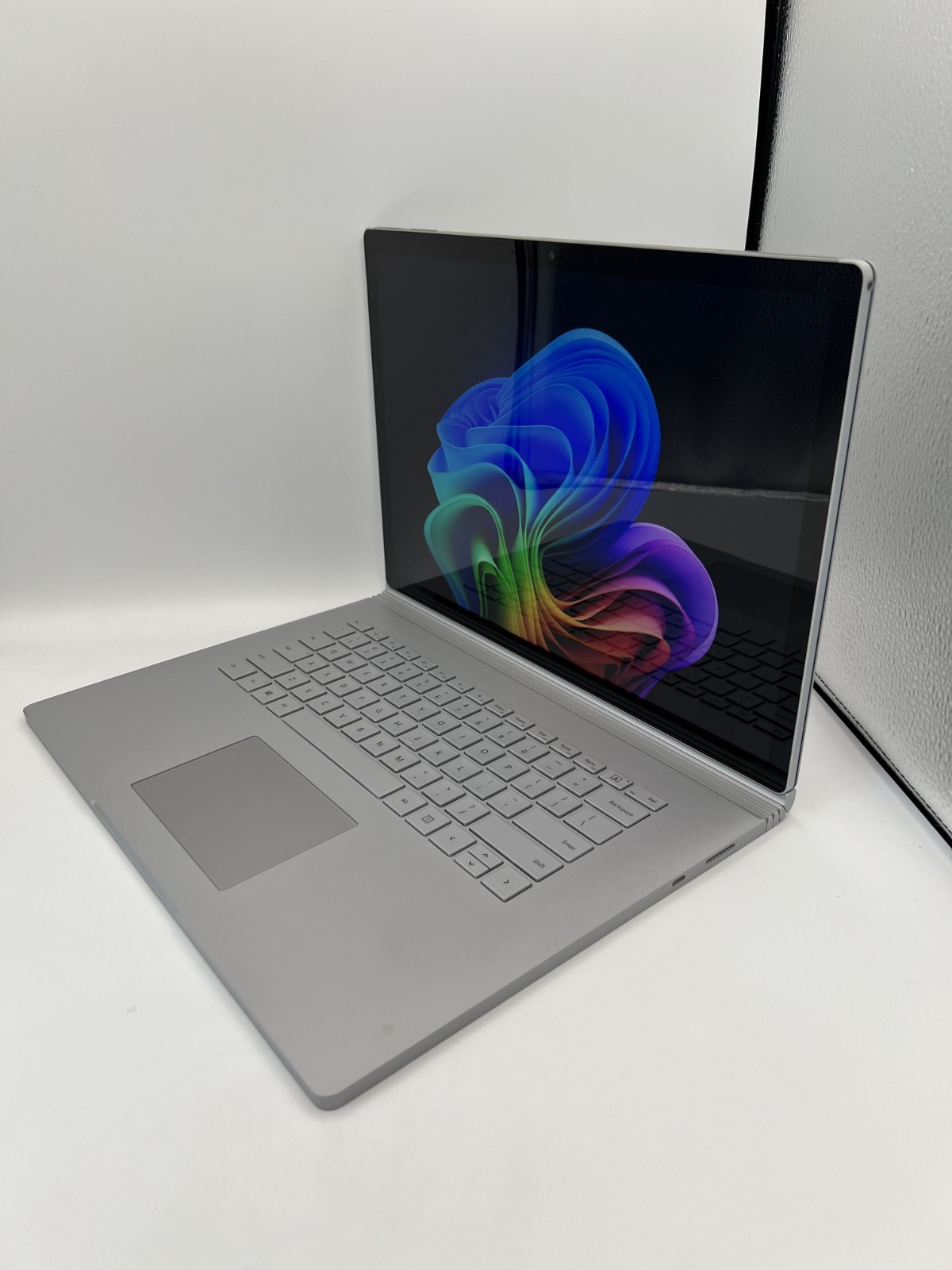 Microsoft Surface Book 3 15″ GTX 1660 Ti i7-1065G7 16GB 256GB SSD Windows 11 Pro