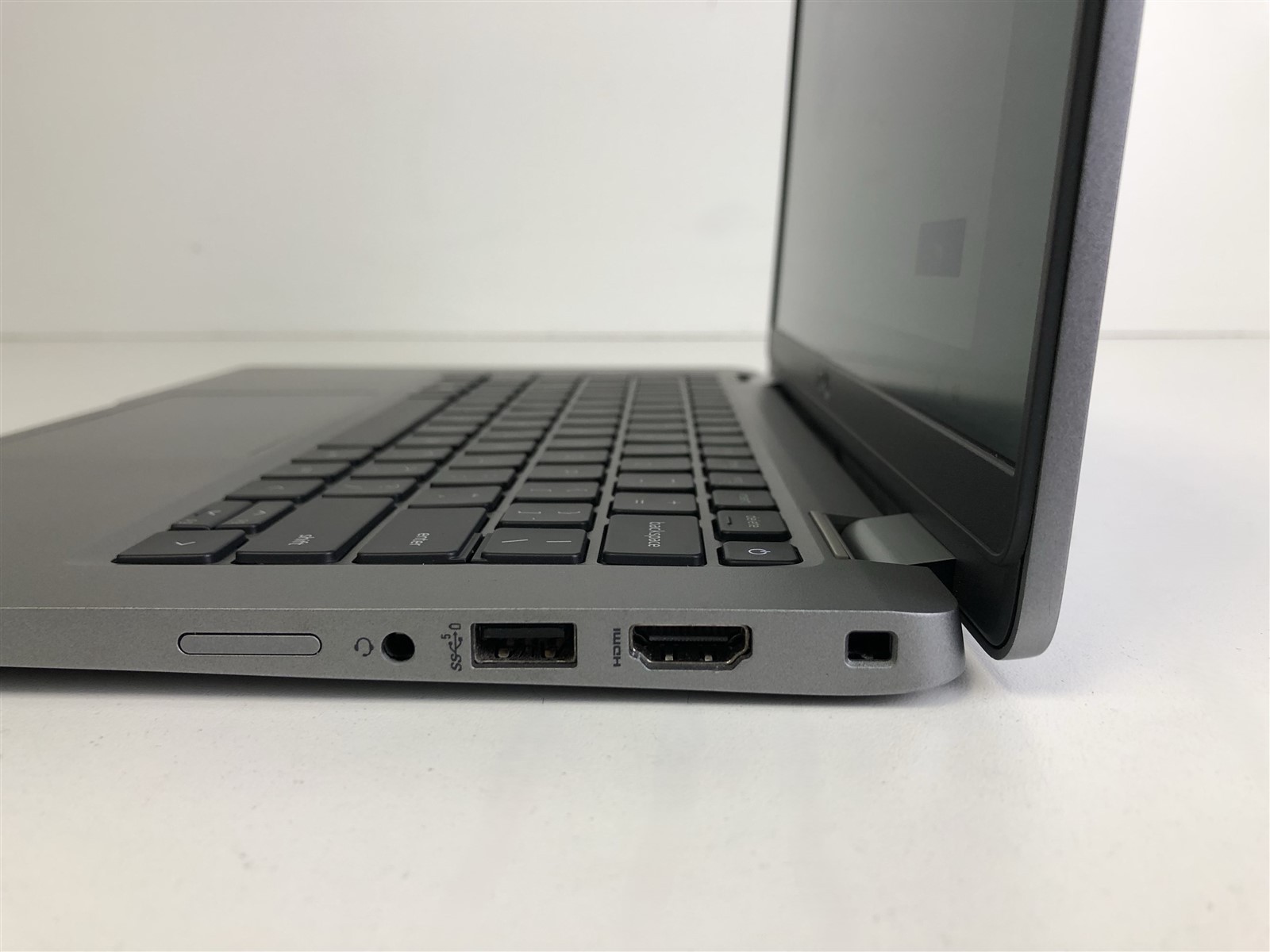 Dell Latitude 5330: Intel Core i5-1235U 1.3GHz – 8GB – 256GB (SELECT)