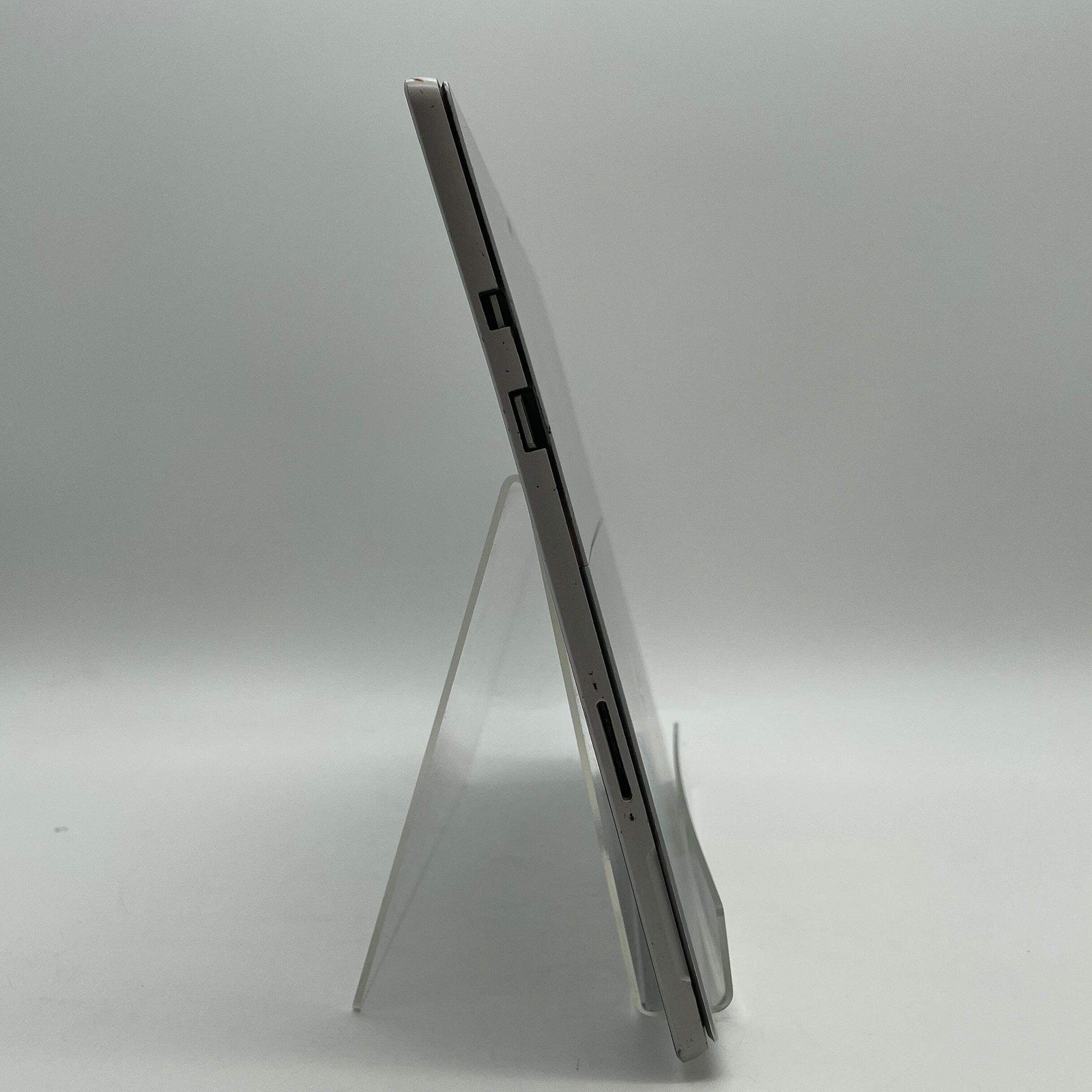 Microsoft Surface Pro 6 1796 12.4″ i5-8250U 1.6GHz 8GB RAM 128GB SSD