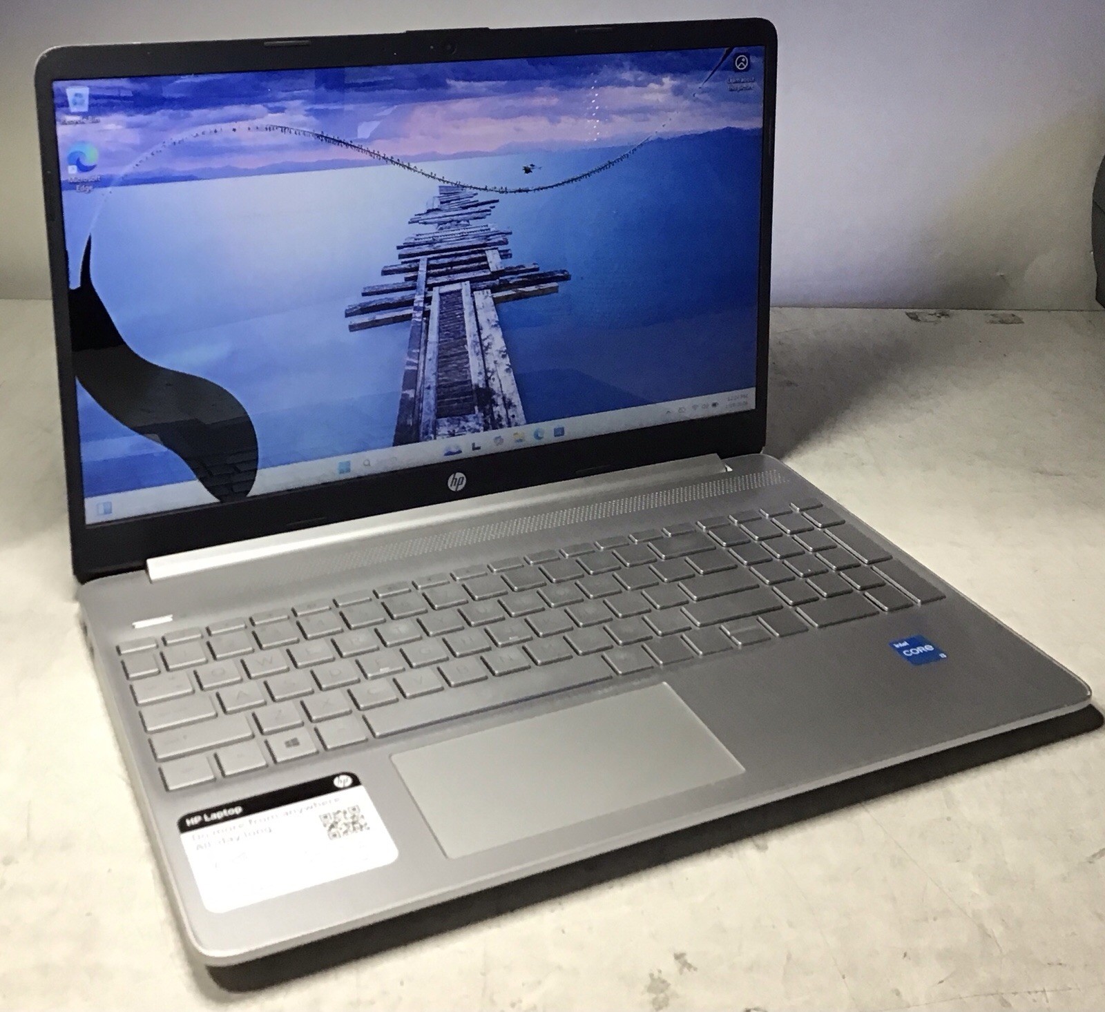 HP 15-DY2091WM Intel i3-1115G4 @ 3.00GHz 8GB Ram 256GB SSD *DAMAGED SCREEN*
