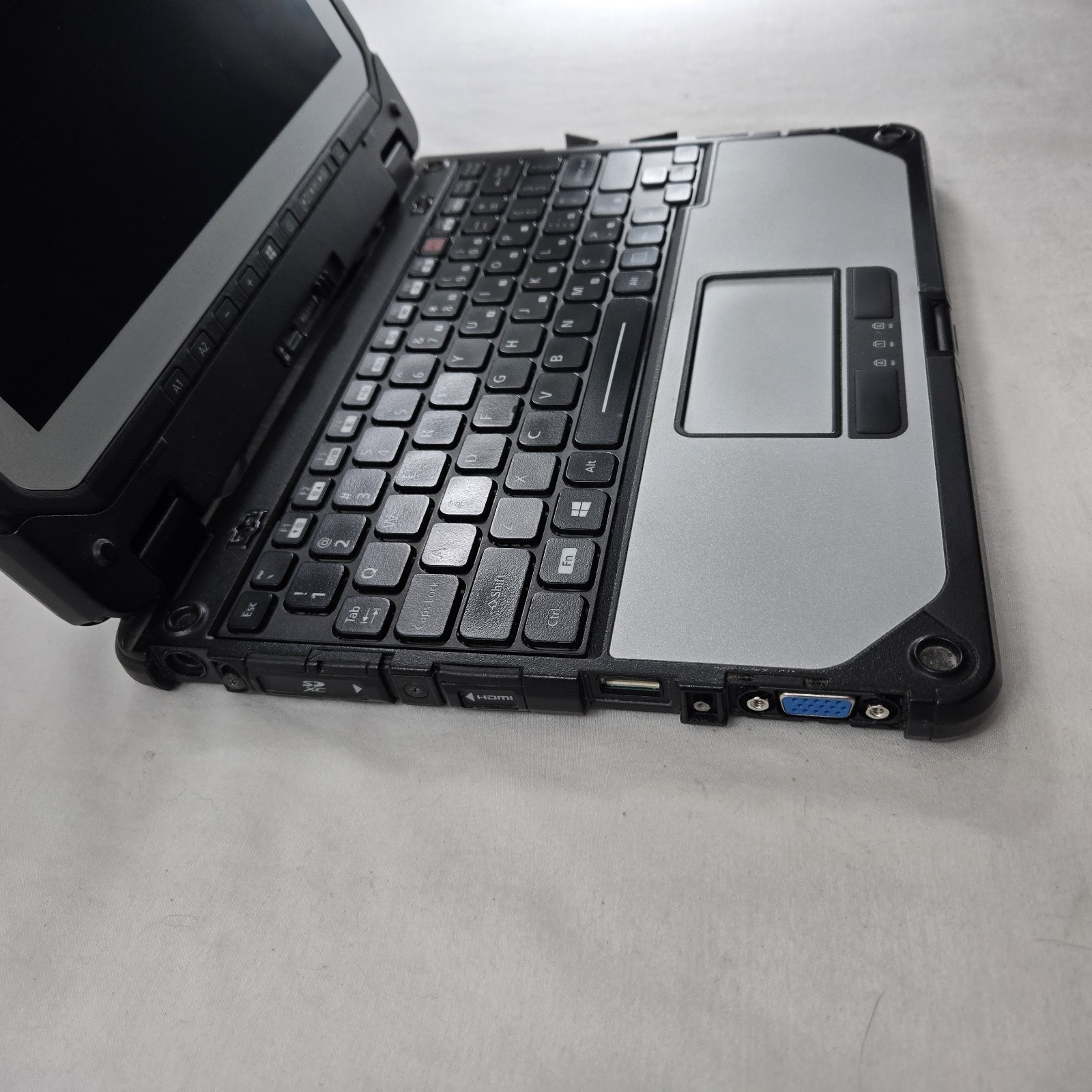 Panasonic Toughbook CF-20 10.1″ i5-7Y57 1.20GHz 256GB SSD 8GB 4G | Grade C