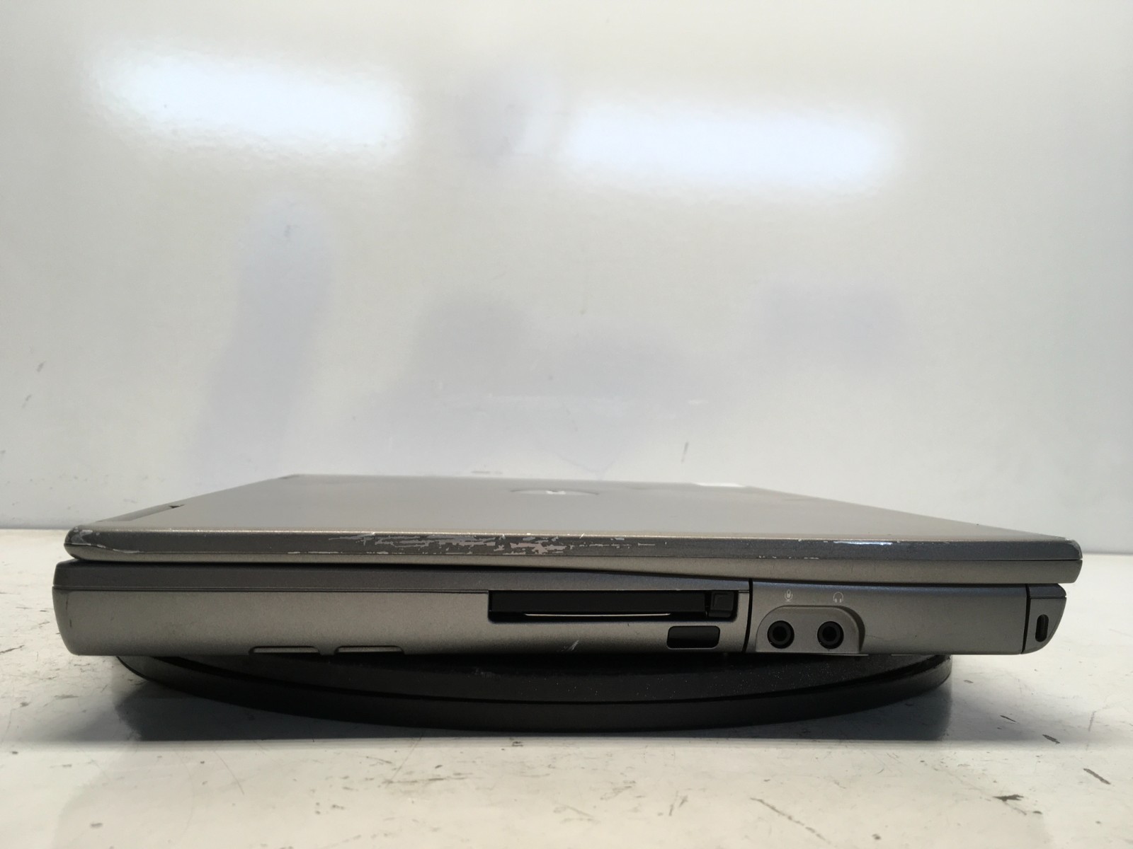 Dell Latitude D600 Intel Pentium M 1.4GHz 2 GB NO HDD/Battery