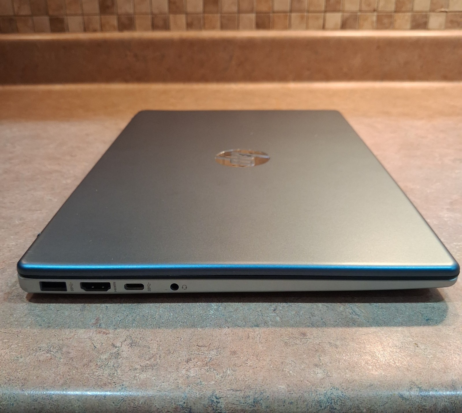 HP Laptop 14-EM0002WM 14″ Athlon Silver 7120U 2.4GHz 4GB RAM 128GB SSD – Blue
