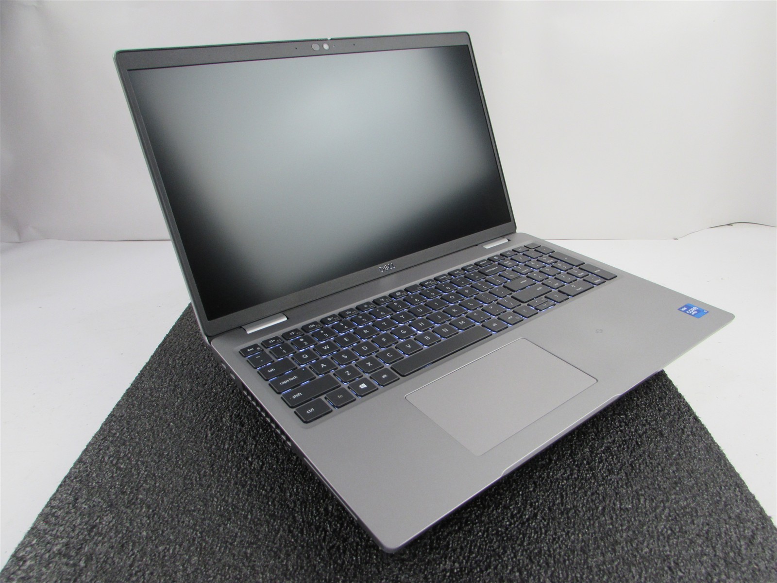 DELL LATITUDE 5520 1920X1080 FHD CORE I7-1185G7 NO SSD 4GB RAM NO O.S