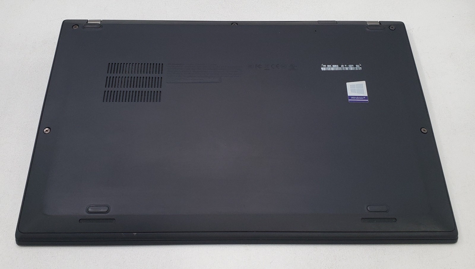 Lenovo ThinkPad X1 Carbon 5th Gen 14″ Core i5-7300U 256GB SSD 16GB RAM Windows11