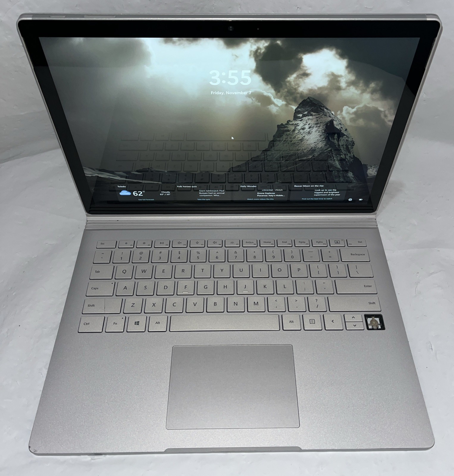 Microsoft Surface Book 2 1832 13.5″ i7-8650U@1.9GHz, 8GB RAM, 256 SSD *READ*