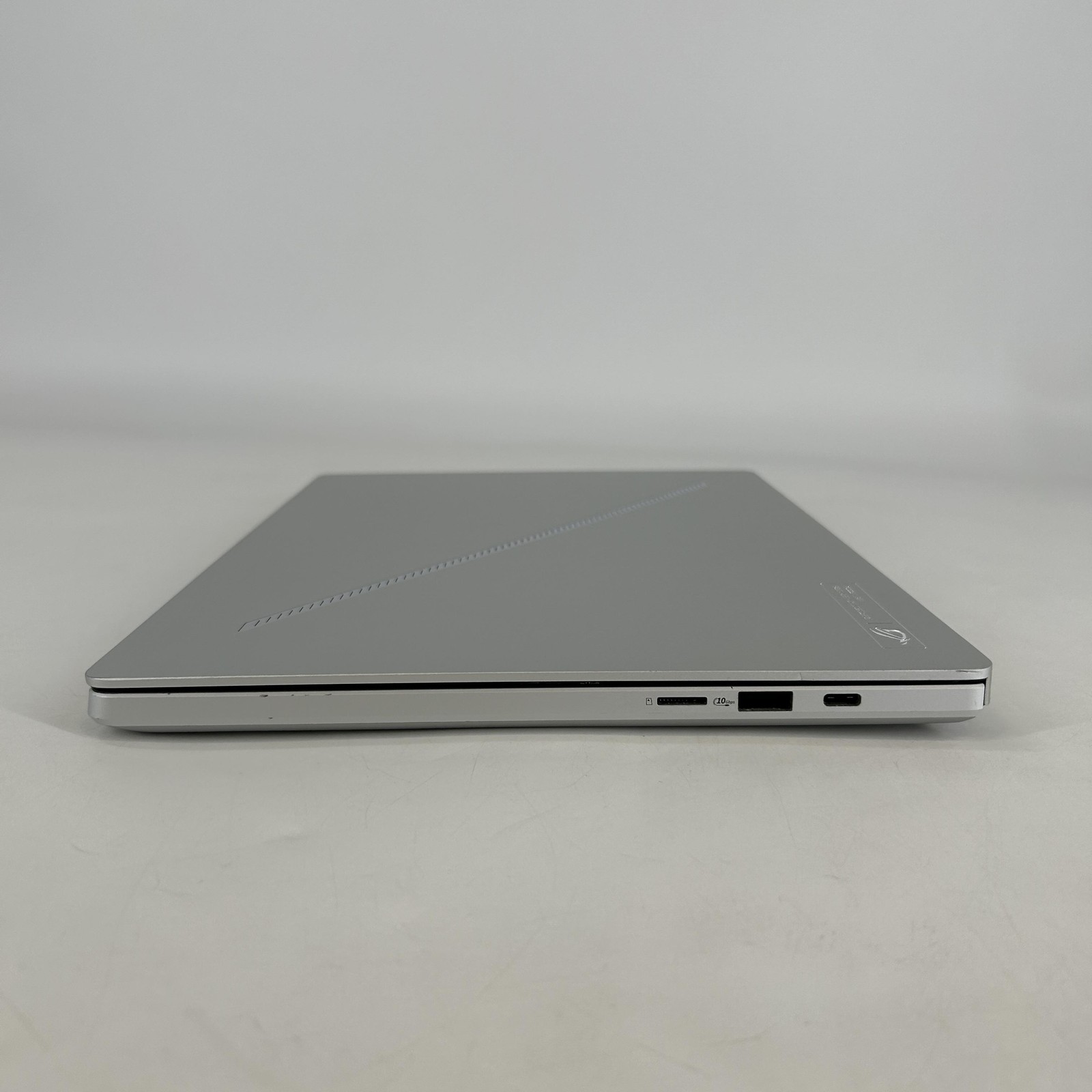 Asus ROG Zephyrus G14 GA403 14 120Hz QHD+ 4.0GHz Ryzen 9 270 16GB 1TB RTX 5060