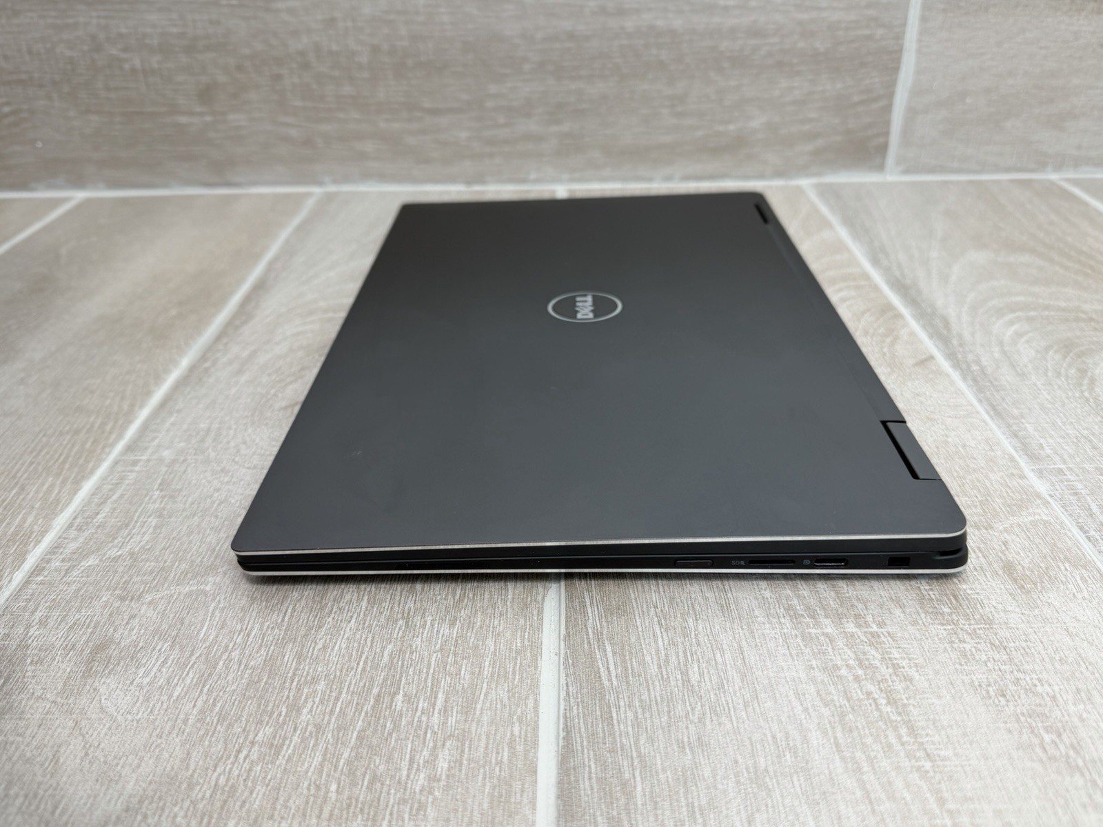 Dell XPS 13 9365 13.2″ Touch Laptop Core i7-7Y75 8GB RAM 256GB NVMe SSD