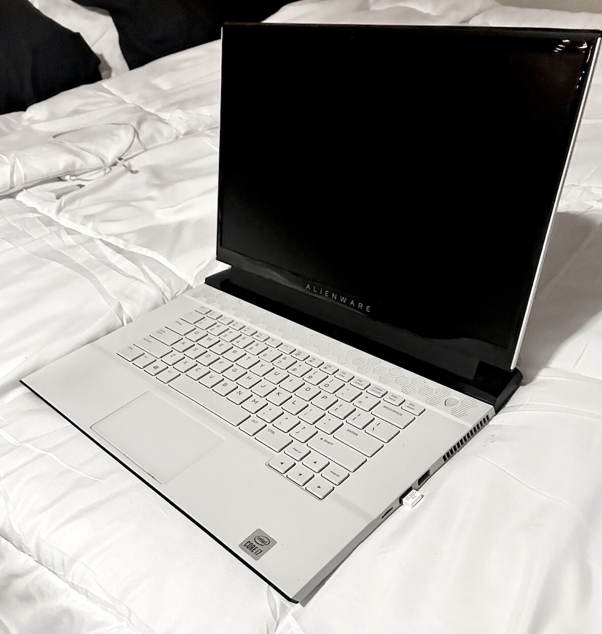 Alienware m15 R4 15.6″ (1TB SSD, Intel Core i7-10870H, 2933MHz, 16GB RAM, NVIDIA