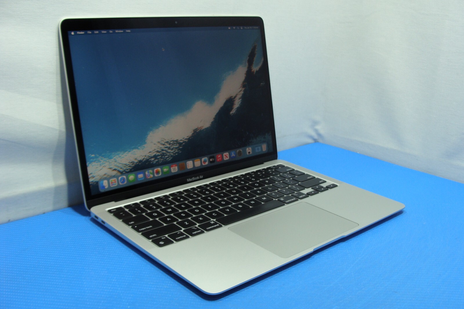 Apple MacBook Air A2337 13.3″ M1 (2020) 8CPU/7GPU 8GB 256GB OS Sonoma +Charger