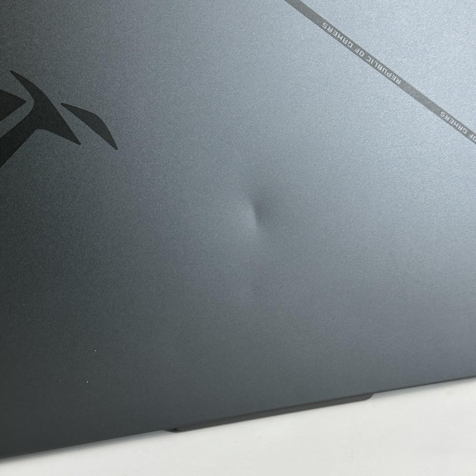 Asus ROG Strix G18 G814 240Hz QHD+ 2.2GHz i9-13980HX 16GB 1TB RTX 4080 LCD BLEED