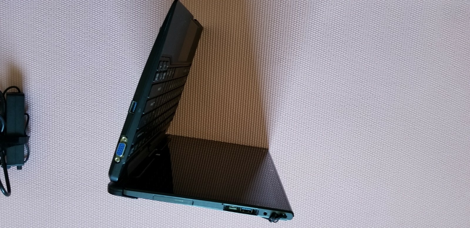 Fujitsu Stylistic Q704 12.5″ Core i5 4200U 8GB 240GB SSD& Docking -Win 10 Pro
