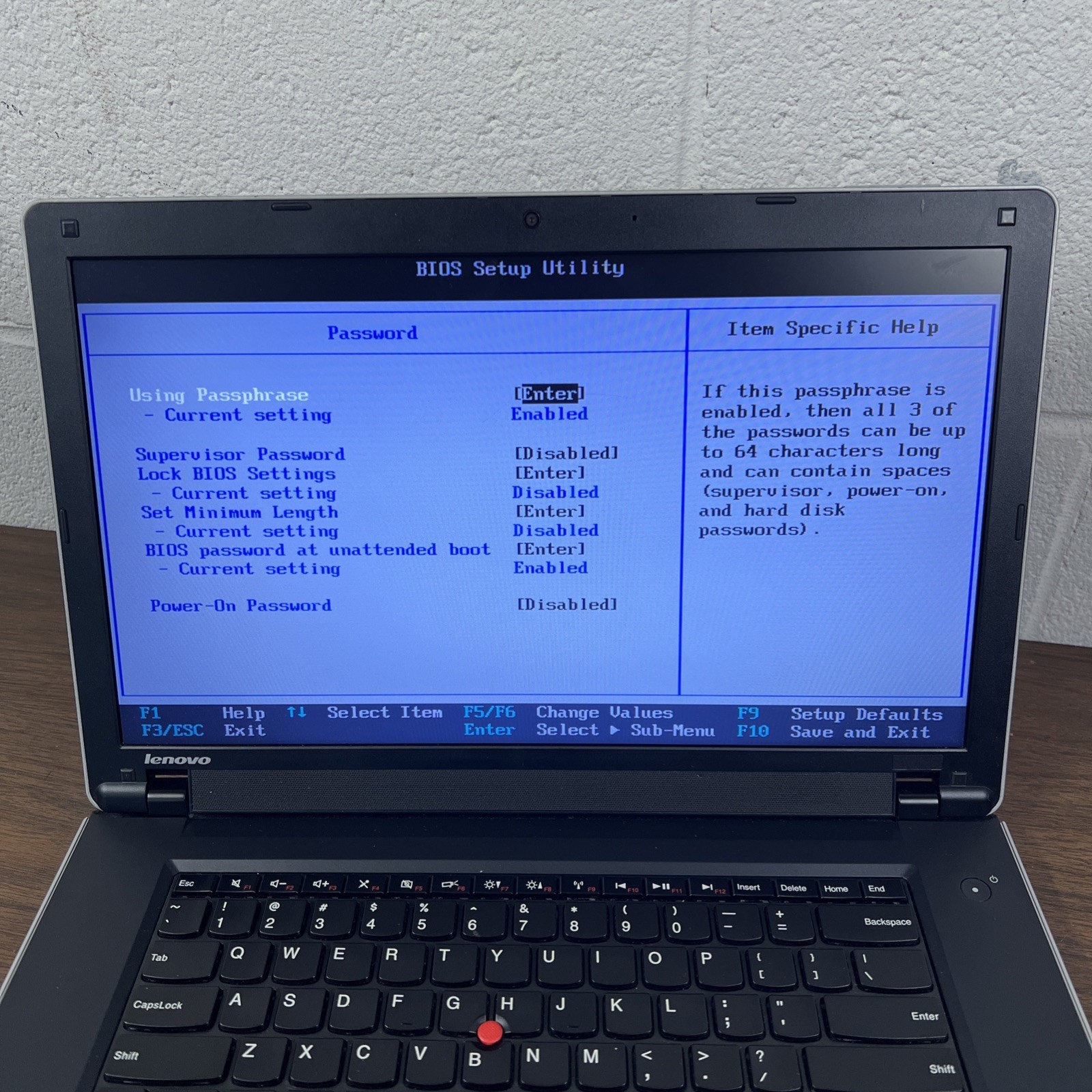 LENOVO THINKPAD EDGE 15 15.6″ Intel Core i3 M390 2.66GH 4GB RAM NO HDD / NO OS