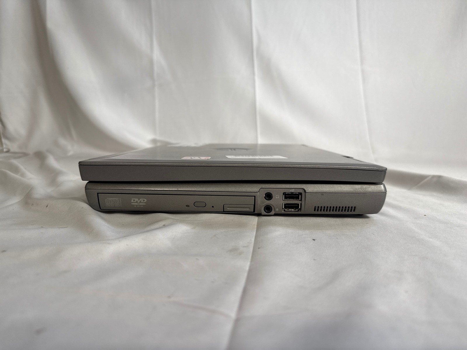 Dell Latitude D810 Win XP 2.1GHz 1 GB 40GB HDD 15.4″ FOR PARTS/REPAIR