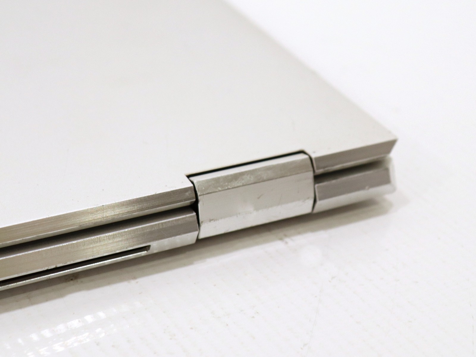 HP EliteBook X360 1040 G7 i7-0610U 16GB 256GB NVMe Windows 11 Pro – Cracked LCD