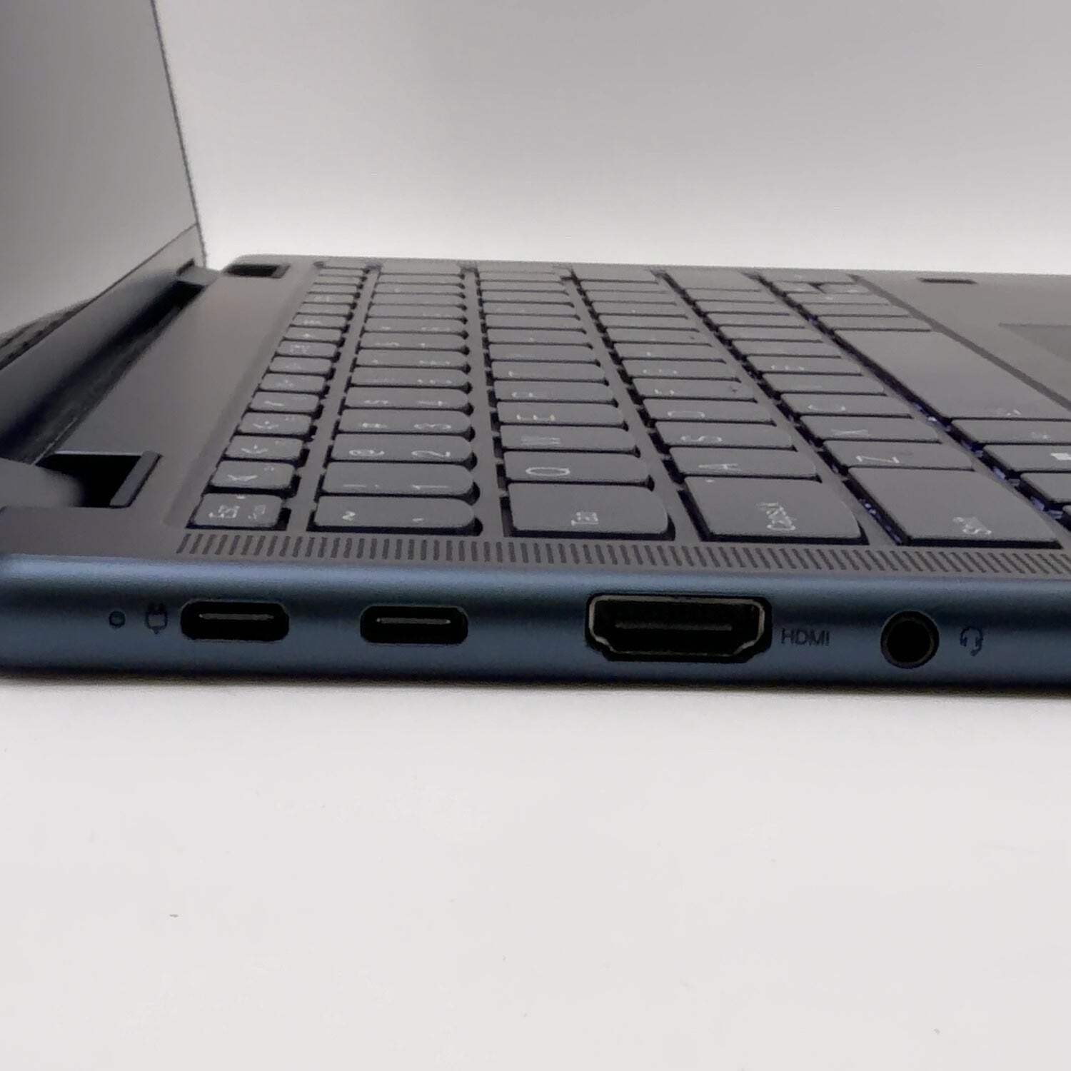 Lenovo Yoga 6 2-in-1 82UD0002US 13.3″ Ryzen 5 5500U 2.1GHz 8GB RAM 256GB SSD