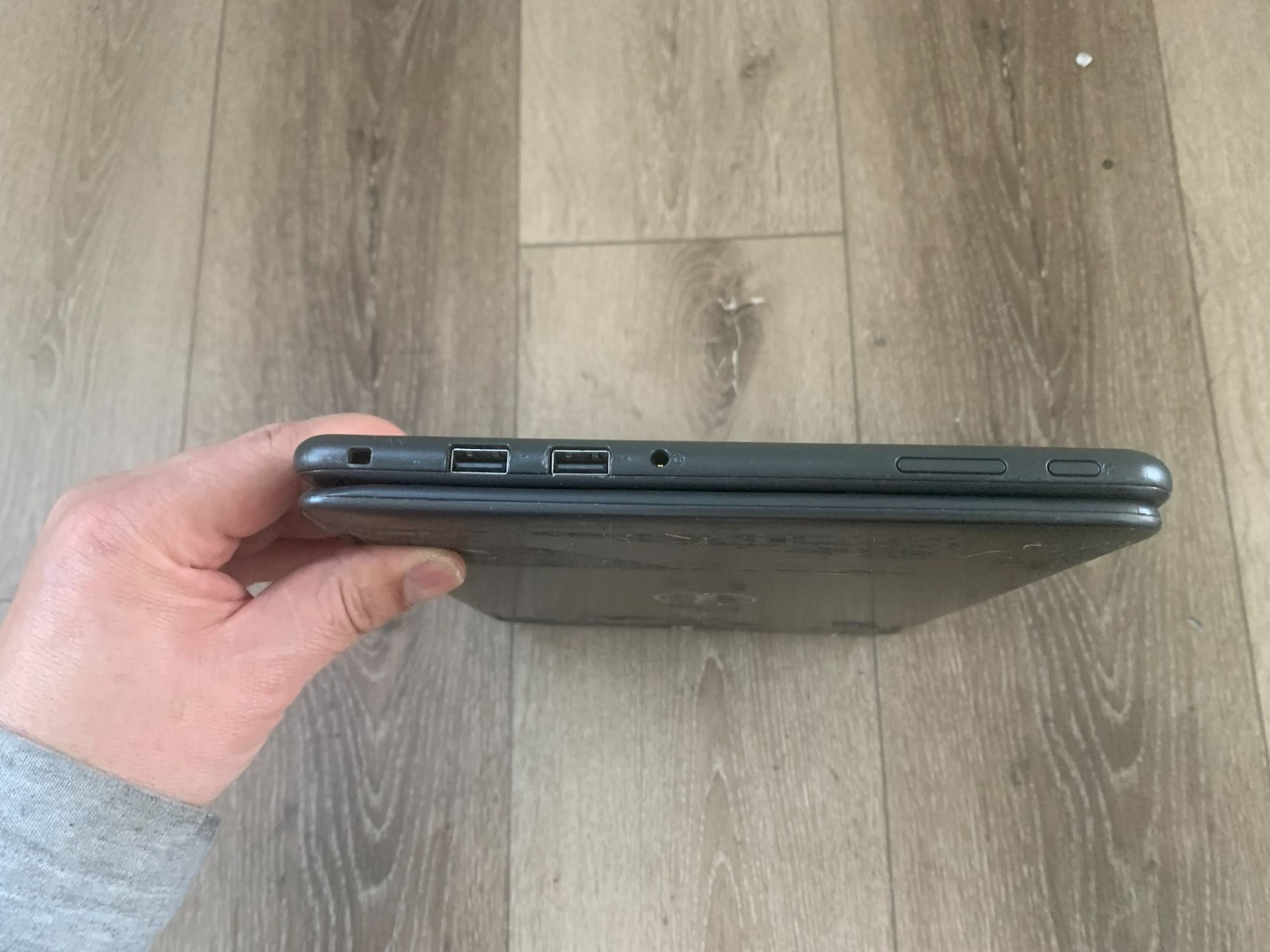 Dell Inspiron 3185 11.6″ AMD A9-9420e Radeon R5 1.80GHz 4GB RAM 500GB HDD Win10