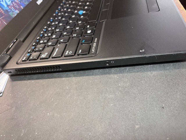 Nice Dell Laptop Linux Mint 8GB Ram, 256GB SSD,Numeric Keyboard, 1 Year Warranty