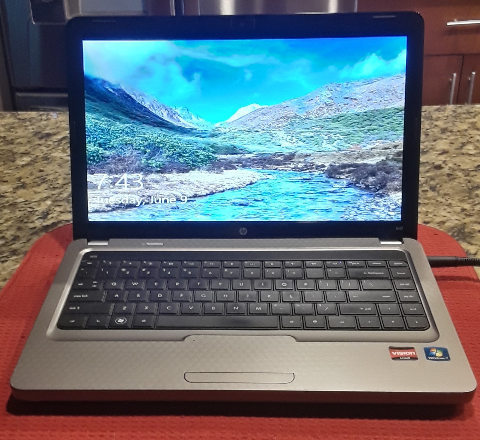 HP Laptop G42- AMD Athlon dual core 2.2GHz DVD 8GB Ram 500gb HDD Windows 10 PRO