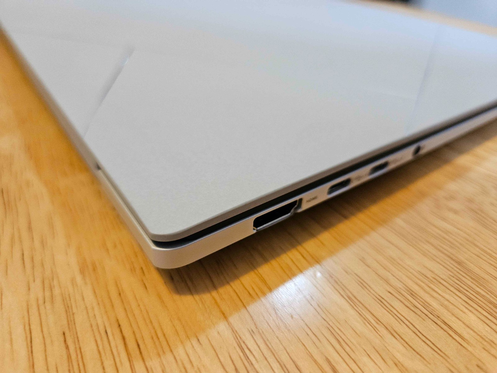 ASUS Zenbook S 16 16” 3K OLED Touchscreen 120Hz AMD Ryzen AI 9 365 24GB 1TB SSD