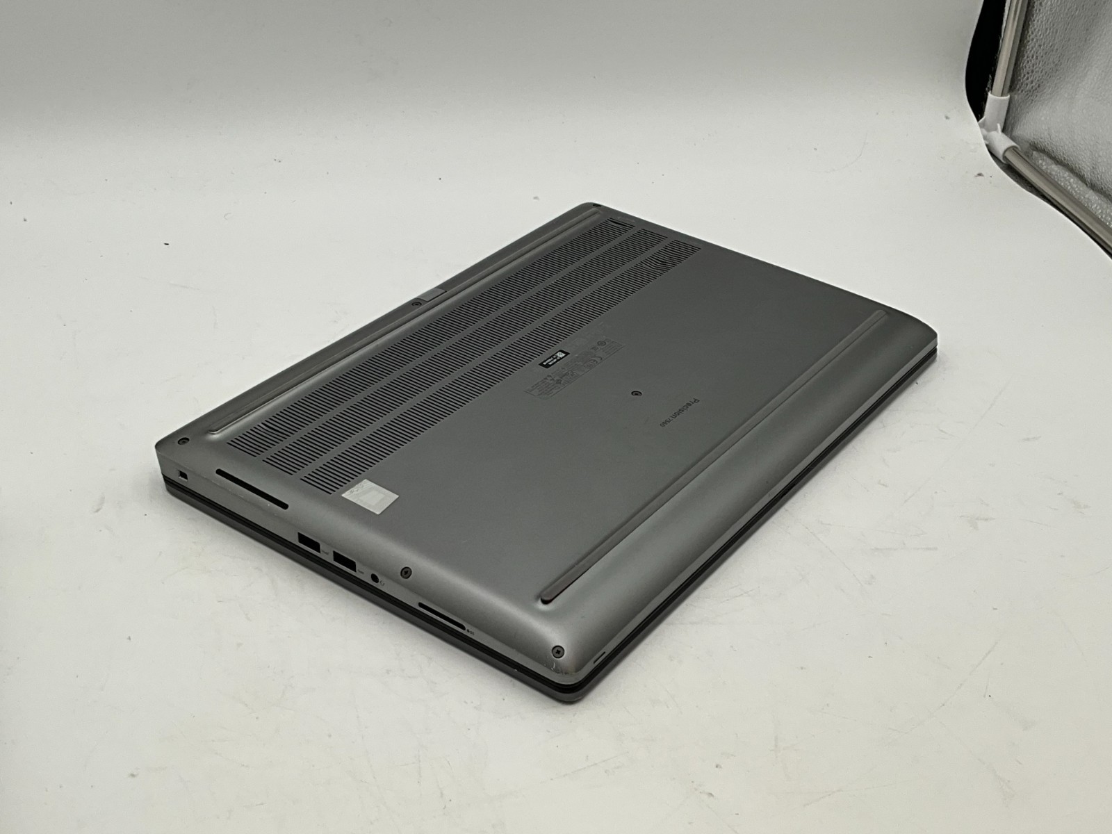DELL Precision 7560 i7-11850H 2.50G 32GB 1tb T1200 15.6″ WIN11 H6F57M3
