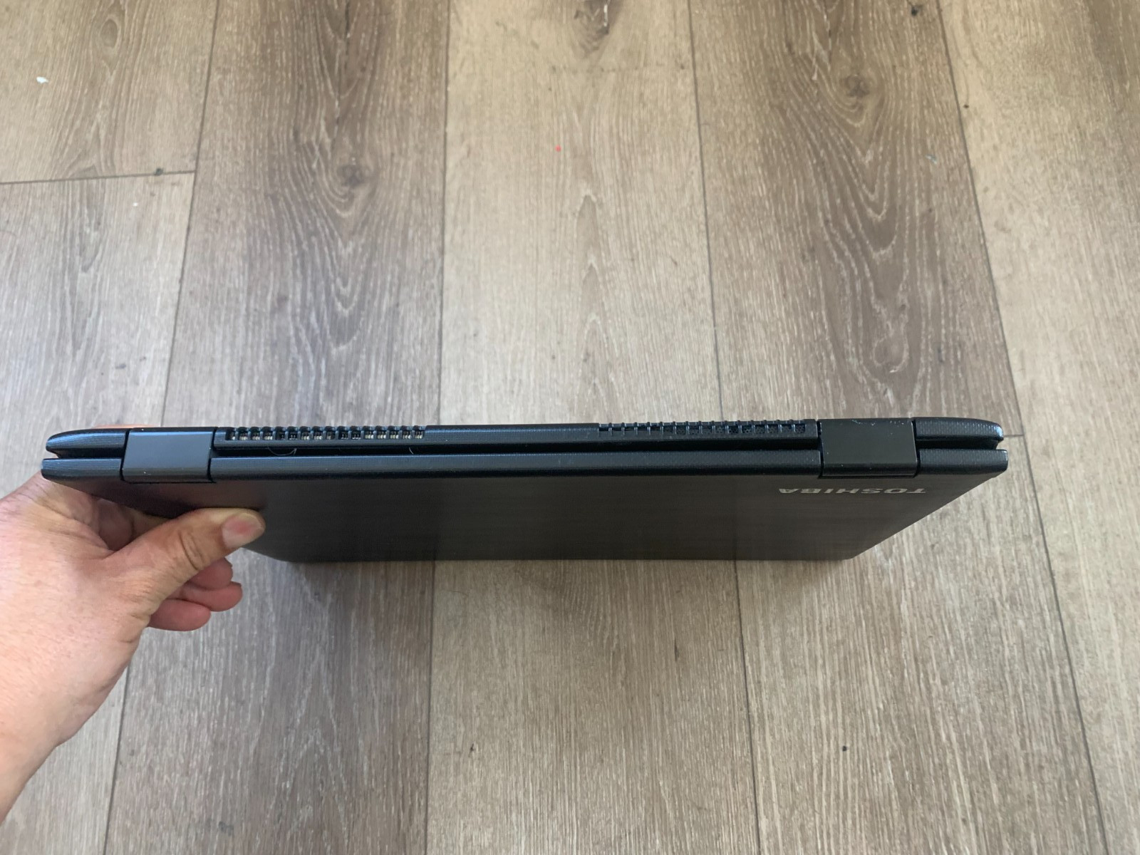 Toshiba Satellite E45W-C4200X 14″ Intel Core i3-5015U 2.1GHz 4GB RAM 500GB Win10
