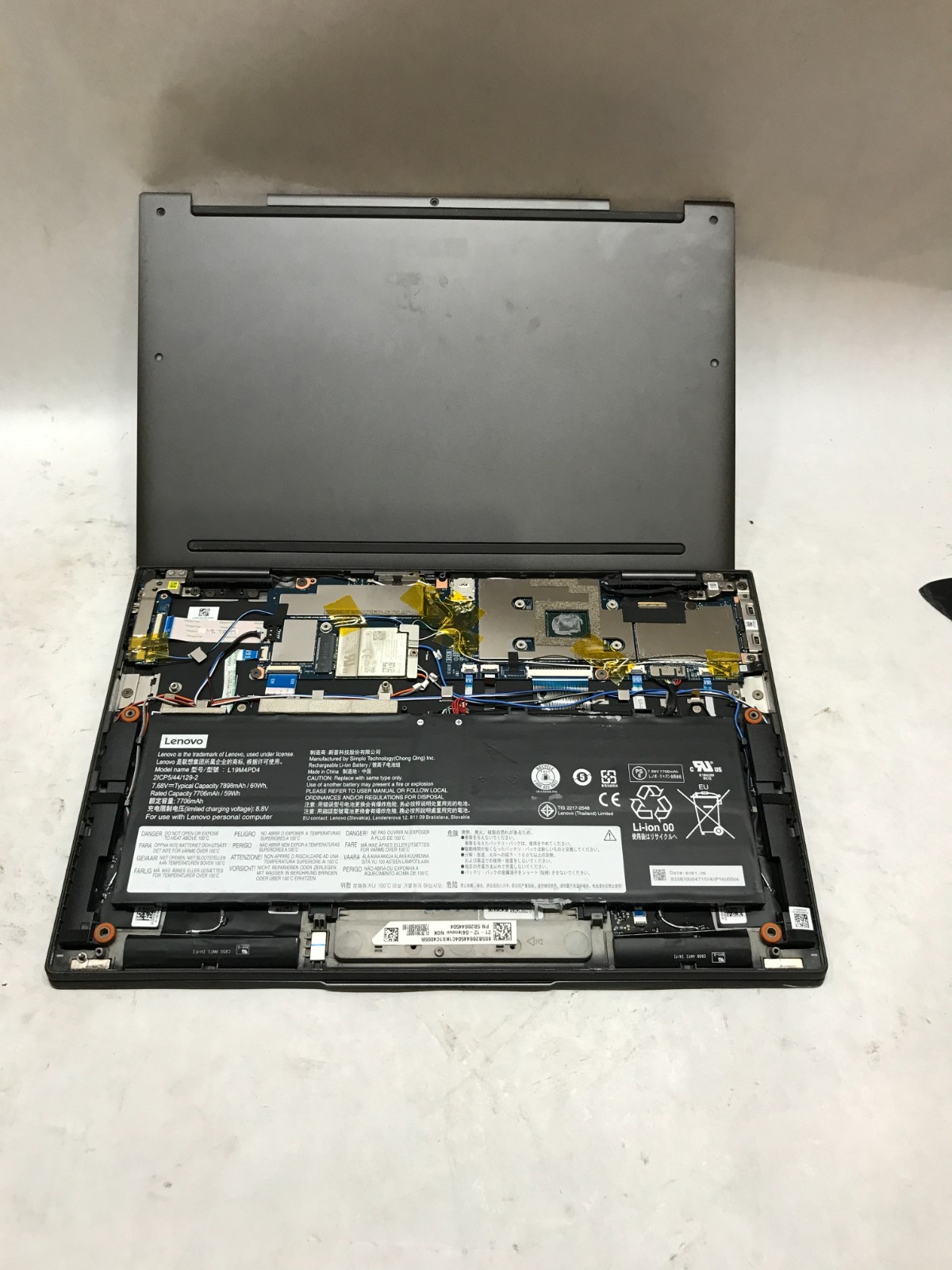 Lenovo Flex 5G-14Q8CX05 14″ Snapdragon 8cx 8GB RAM 256GB RAM NO OS For Parts -DW