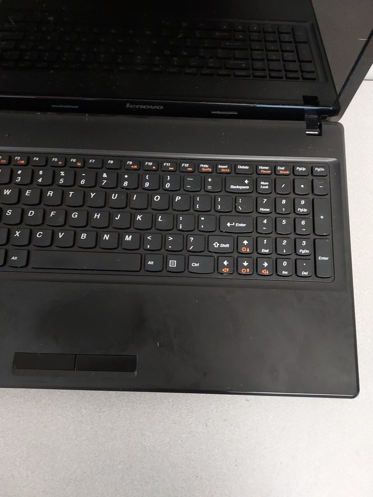 Lenovo G585 Laptop – AMD E-300 – 2GB RAM – 500GB HDD – WIN 10 HOME – BAD BATT