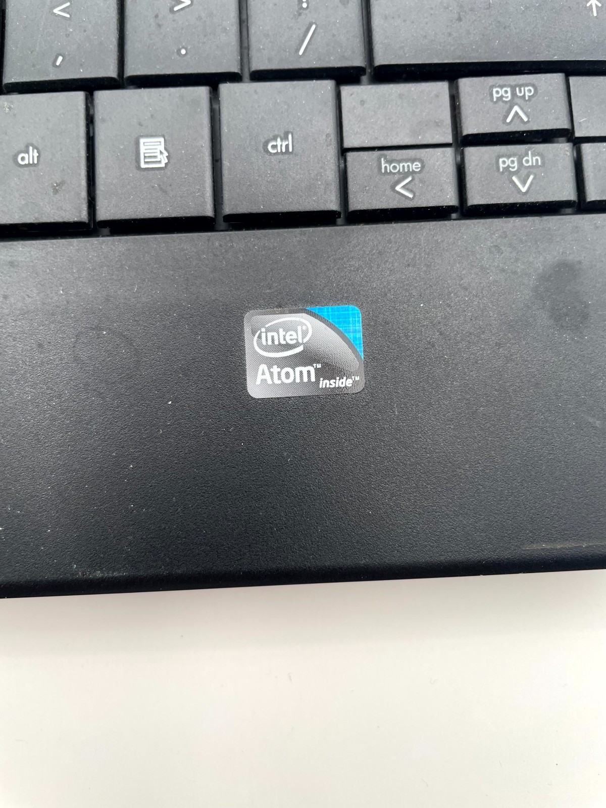 HP Mini 110-1046NR Laptop Black 10.1″ Widescreen Intel Atom with Adapter & Bag