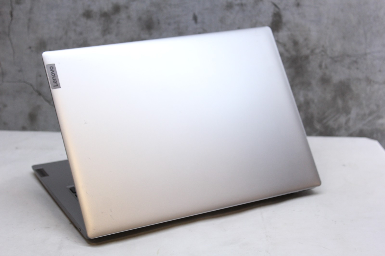 Lenovo IdeaPad Slim 1-14A | AMD A6-9220, 4GB Ram, 64GB emmc, Linux Mint *Read