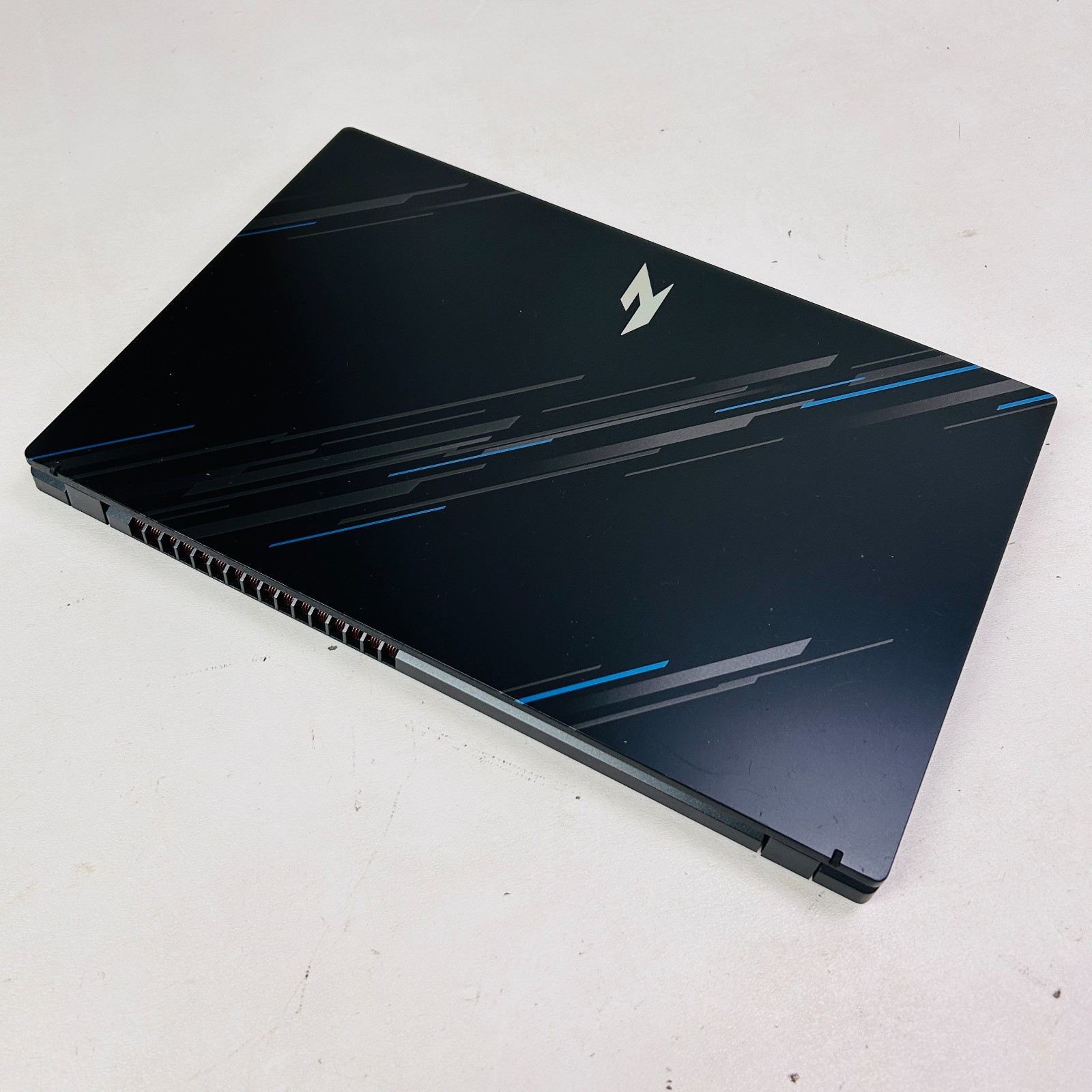 READ Acer Nitro V 15 ANV15-51-532J 15.6 Gaming Notebook FHD i5-13420H 8/512 GB