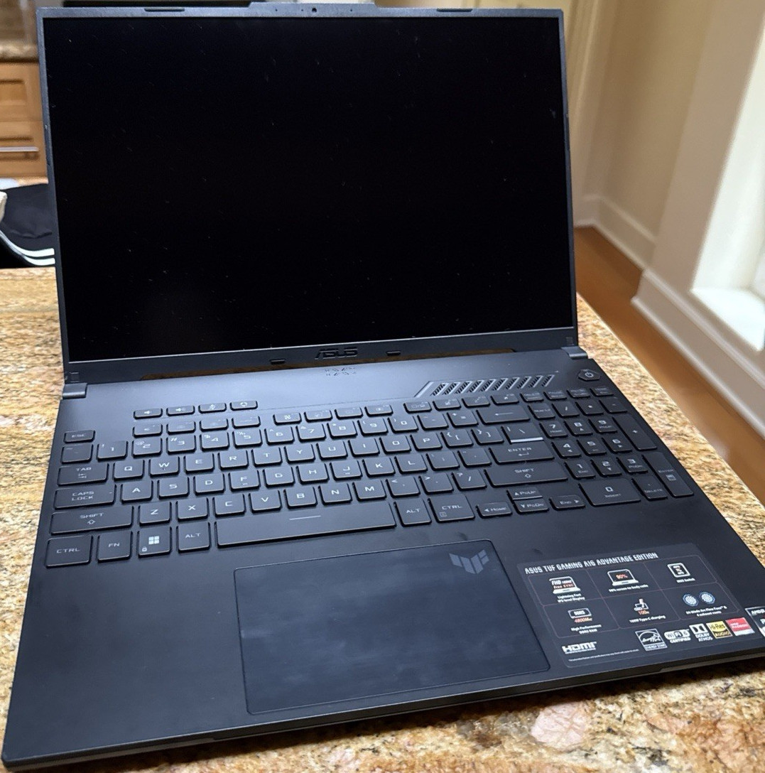 ASUS TUF Gaming 15.6″ Ryzen 7 500B SSD RTX 4050 Win11 Black used once