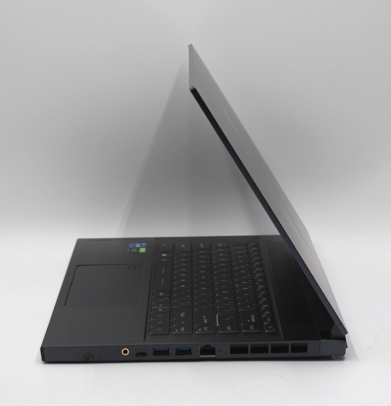 MSI WS66 11UKT 221 i7-11800H 32GB/ 1TB Windows 11 Pro RTX A3000 *No Charger*