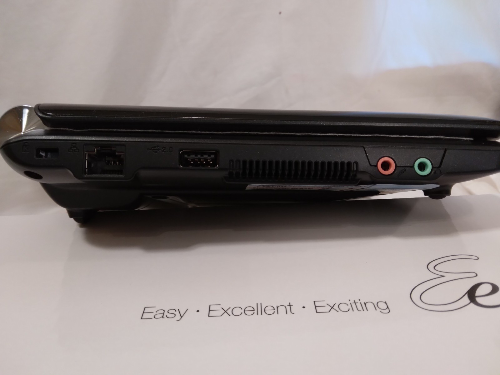 Asus Eee PC 1000HD – Open Box – Complete Kit – Sealed Charger – Untested