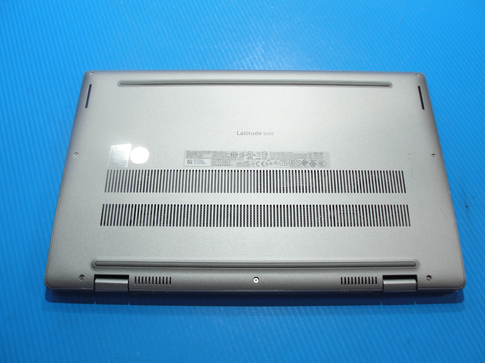 Dell Latitude 3320 13.3” FHD Intel Core i5-1135G7 2.4GHz 8GB 256GB SSD + Charger