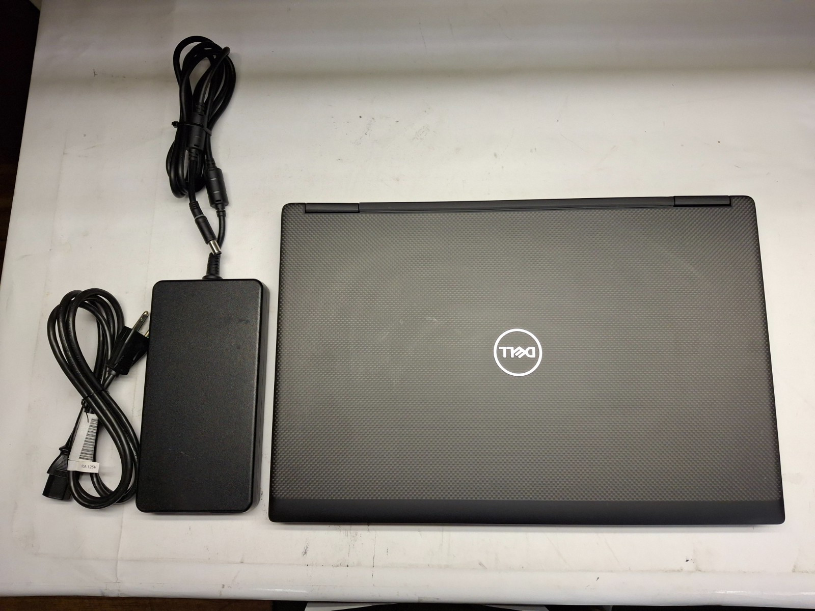 Dell Precision 7730 17.3″ Intel i5-8400H 16GB Quadro P3200 256GB SSD Win11P
