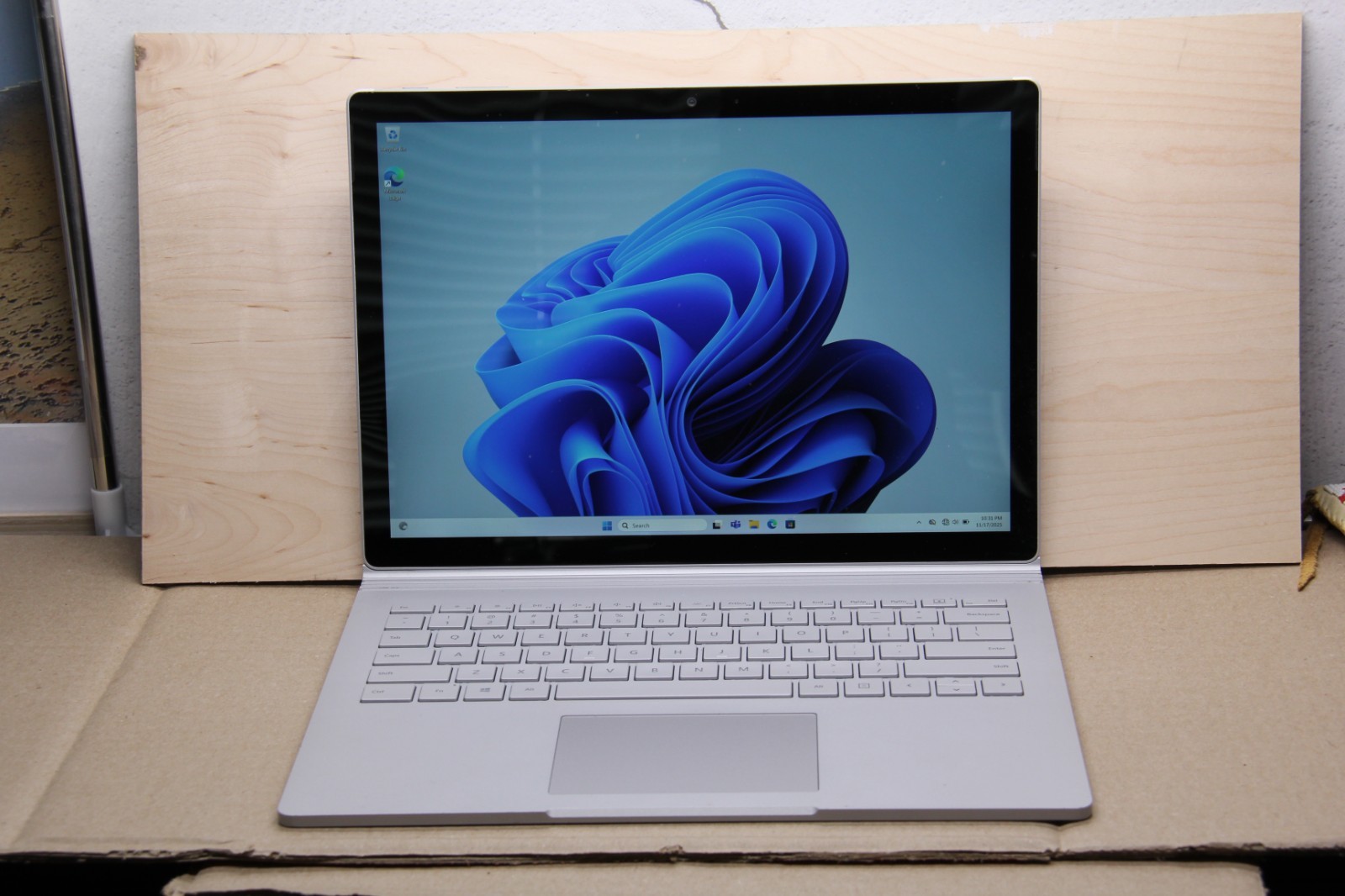 Microsoft Surface Book 2 13.3″ i5-8350U 1.90 GHz 8 GB RAM 256 GB SSD Win11