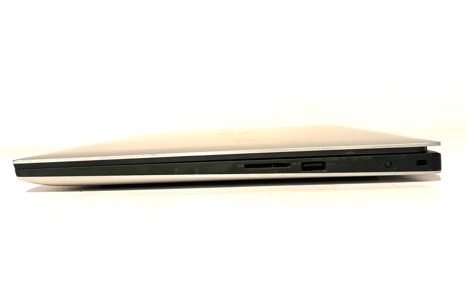 Dell XPS 15 – 15.6″ 4K Touch, 2.2GHz i7, 16GB RAM, 512GB SSD, Windows 11 Pro