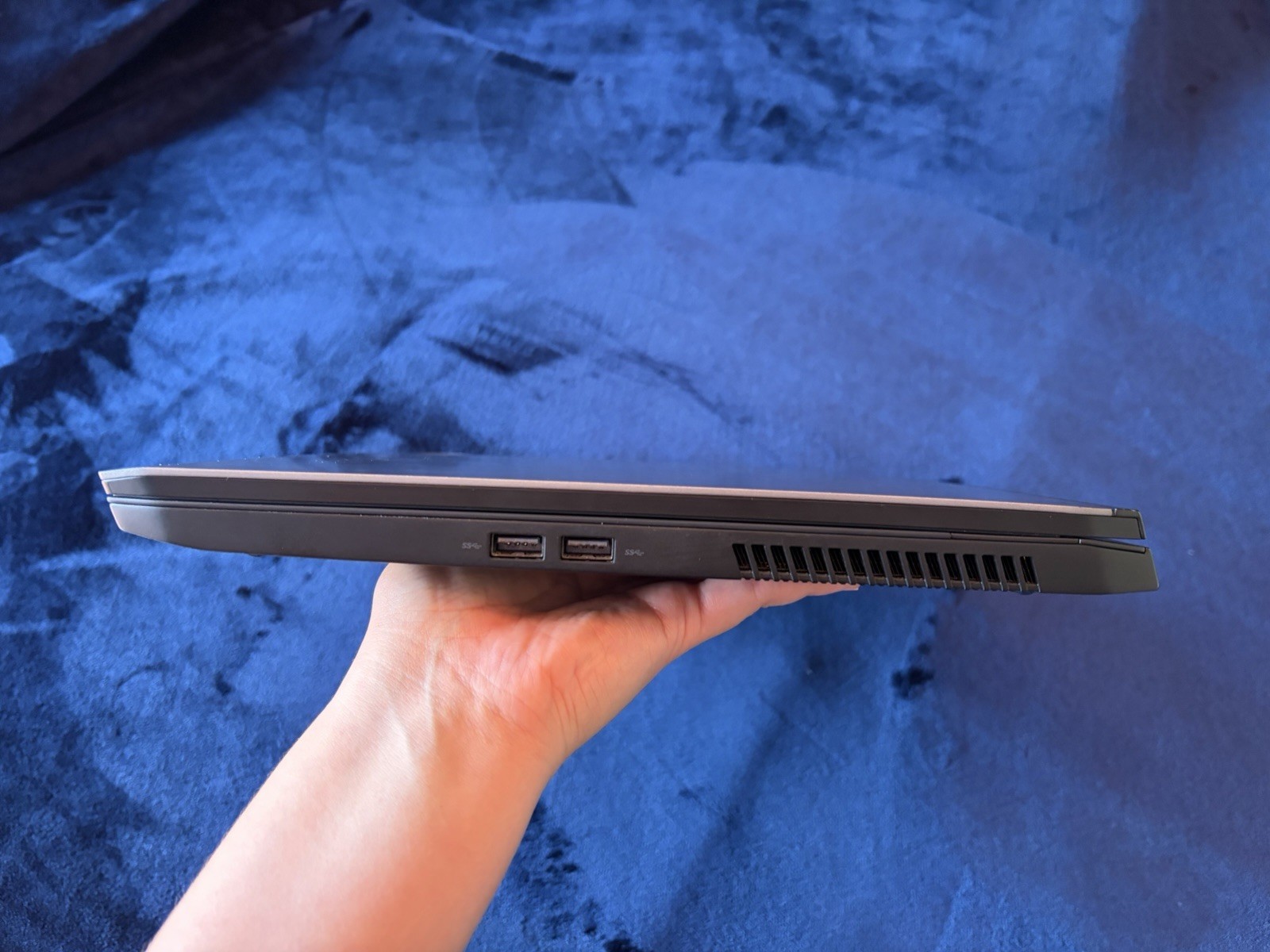 Alienware 17 17in i7-8750H 32GB SSD GTX 1660Ti Win11 Pro Sleeve