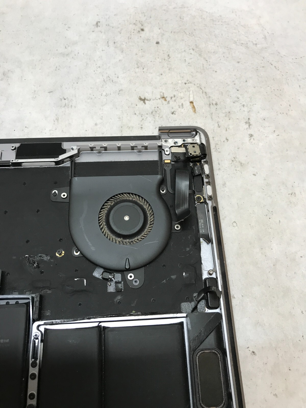 Apple MacBook Pro Touch/2018 A1989 Palmrest NO MOTHERBOARD For Parts/Repair -DW